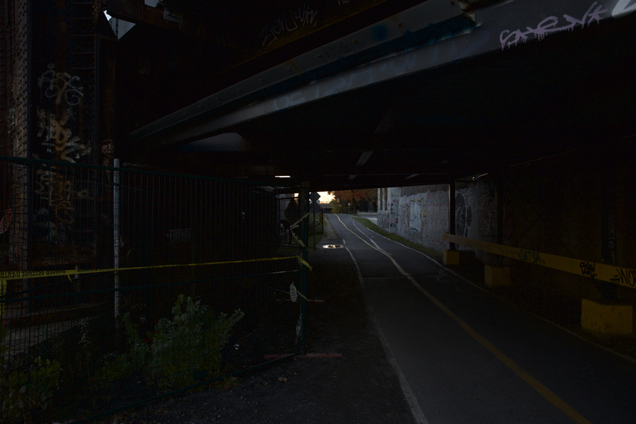 08 Peel Basin Train Bridge - Installation photo 4 - Sounding the City 001 - Montréal 2015-2016